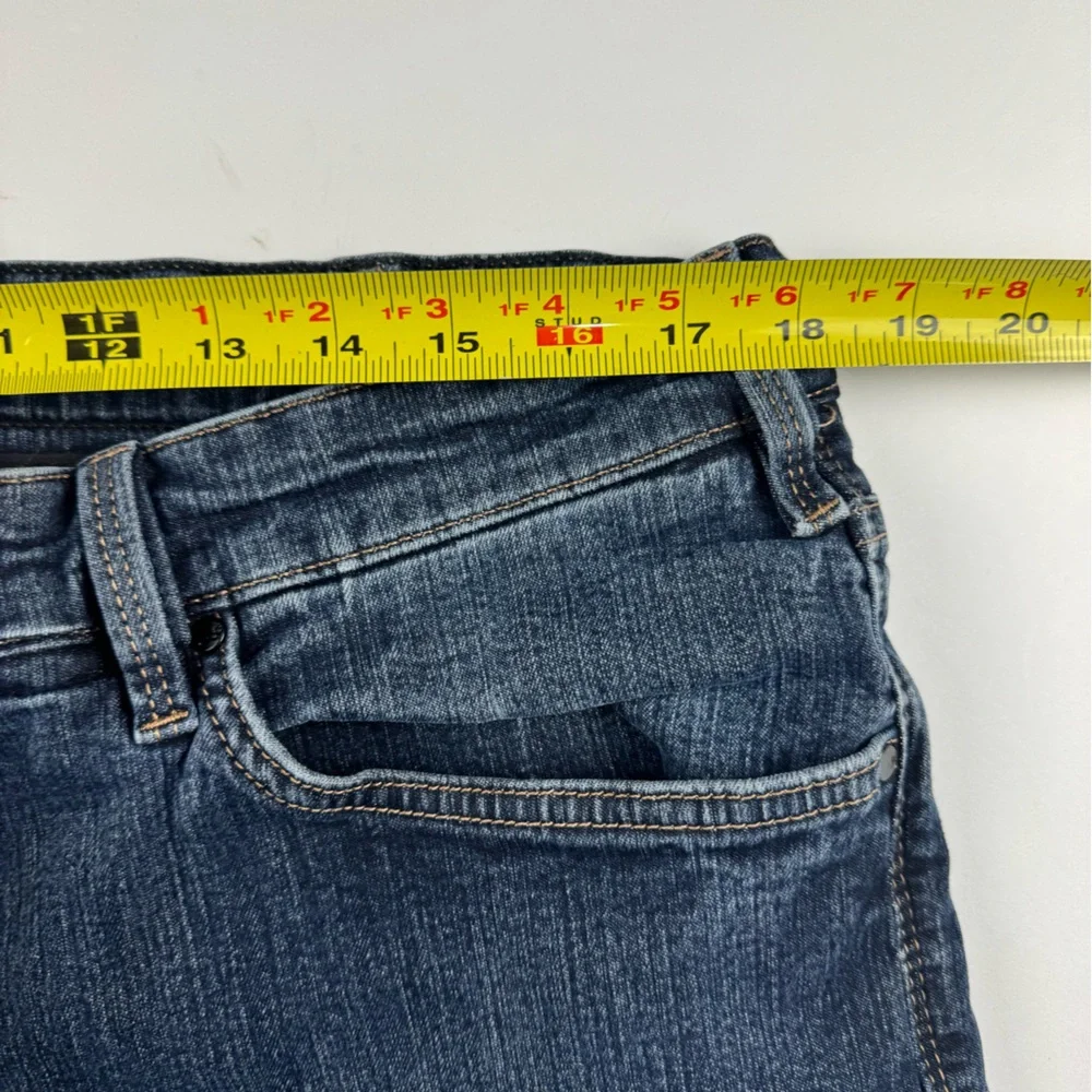 Heritage Men's Relaxed Jeans in Medium Blue